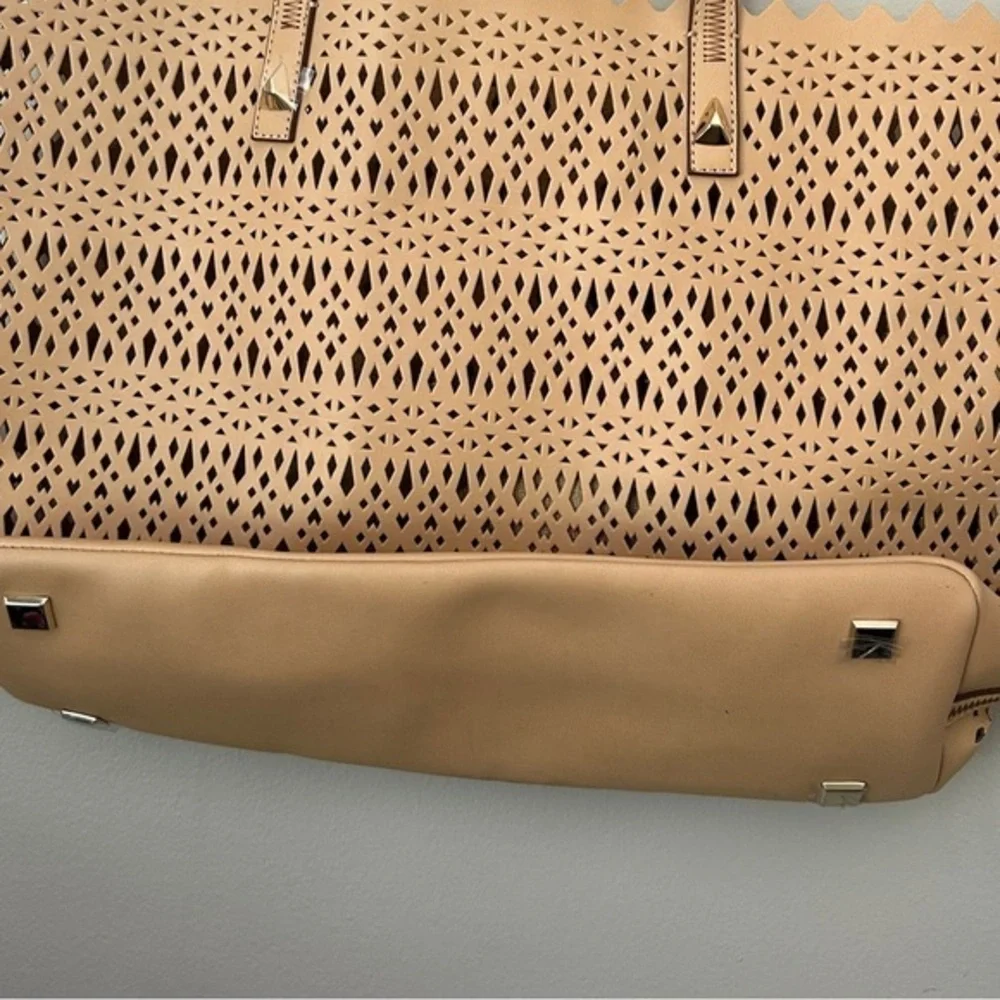 STELLA & DOT Elegant Tan Tote Bag - Picture 3 of 8